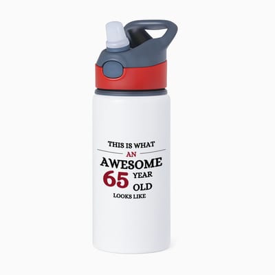 Hacebo® - An awesome 65 year waterfles met rietje rood - Hoera 65 jaar - 65 geworden - verjaardagscadeau - cadeau voor opa - water fles - 650ML