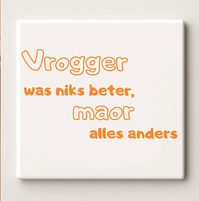 Grappige Dialect Tegel “Vrogger Was Niks Beter, Maor Alles Anders” 15x15 cm – Humoristische Keramische Wandtegel Cadeau voor Huis of Keuken