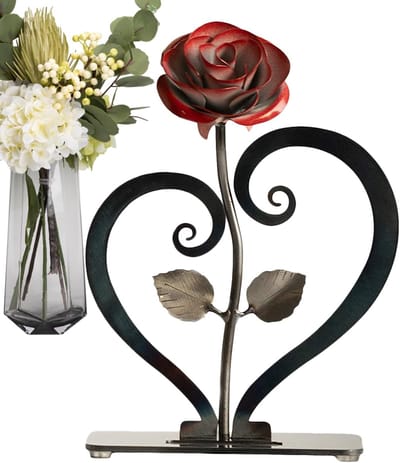 Decoratieve Rozen Sculptuur - Romantisch Metaalaccent - Woonkamer Decoratie - Handgesmeed IJzerwerk - 23 cm Hoog - Rood