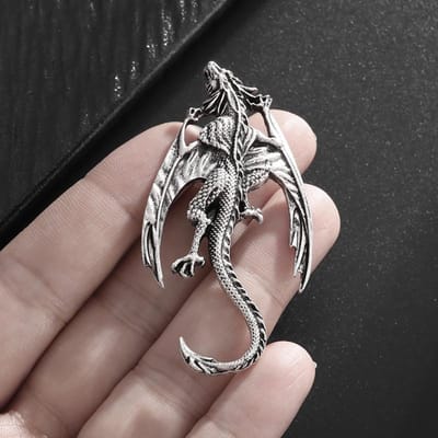Broche Rétro Classique Dragon Volant Dominant Cool Mode Suprême Accessoires Polyvalents pour Hommes Personnalité Magnifique Cadeau gray