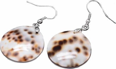 Schelpen oorbellen Panther Round - oorhangers - sterling zilver (925) - panter motief - wit - beige - bruin - schelp - luxe sieraden zakje - oorbellen dames