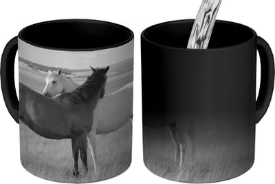 Magische Mok - Foto op Warmte Mokken - Koffiemok - Paarden - Dieren - Portret - Zwart wit - Platteland - Magic Mok - Beker - 350 ML - Theemok