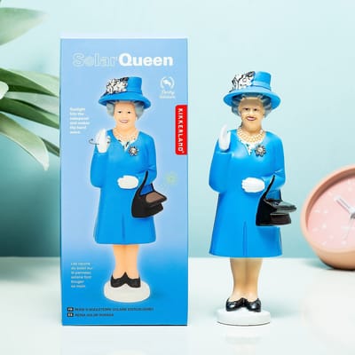 Kikkerland Solar Queen Elizabeth - Derby Editie - Wuivend - Bewegend element - Poppetje op zonne-energie