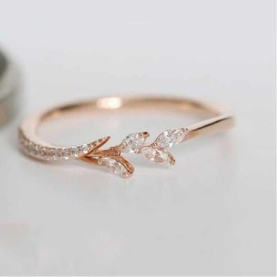 Huitan Bague de Mariage Fiançailles Femme Mode Zircon Cubique Blanc Mignon Feuille Tempérament Doux Accessoires Féminins Bijoux Statement 12 beige