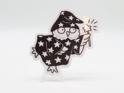 Tovenaars Uil Sticker - Dieren in het Dagelijks Leven | Vera's Arts & Dice | Schattige Stickers - Handgemaakte Stickers - Journaling - Bullet Journal - Scrapbooking - Leuke Stickers - Laptop Sticker - Telefoon Sticker