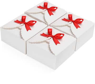 Dailygoody - Wit Geribbeld Hobby Papier Geschenkdozen - DIY Feest Geschenken - 50 Stuks - 12 x 12 x 6 cm - Kleine Dozen met Rood Lint - Perfect voor H...