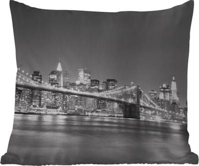 Tuinkussen - New York - Brug - Brooklyn - Zwart wit - Architectuur - 40x40 cm - Weerbestendig