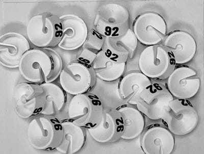 Bleijenberg Maatdopje maat 92 wit - Maataanduiding voor kledinghangers per 25 stuks - Maatringetje Ø 20 mm - Kledinghangers - Kleerhanger - Kapstok - Mark-Brics - wisersizer