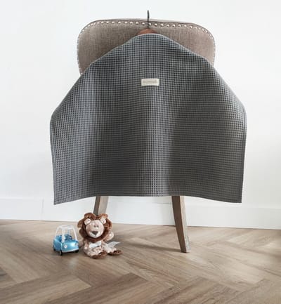 Moments borstvoedingsdoek Premium- Donkergrijs- OEKO- TEX- Ademend- Luxe voedingsdoek- Borstvoedingsschort- Wafel- Stijlvolle doek,