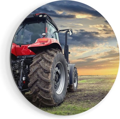 Artaza Dibond Muurcirkel Rode Tractor bij Zonsondergang - Trekker - Ø 50 cm - Klein - Wandcirkel - Rond Schilderij - Voor Binnen en Buiten