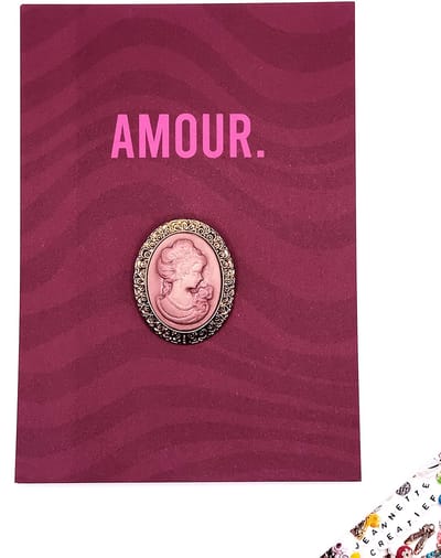 Jeannette-Creatief® - Broche - Vintage Pink Sierlijke Broche Camee Goud - Broche met Camee - Camee - Broche met Vintage Look - Aubergine - Vintage Pink - Sierlijke Broche - Broche op kaartje - Plum - Pruim - Valentijn - Valentijnstip