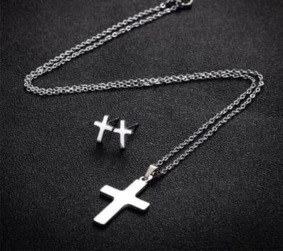 Ketting met kruisje en 2 oorbellen (kruisje) zilverkleur