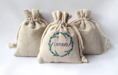 Bonheur de Provence© - lavendel geurzakjes - 3 linnen zakjes gevuld met Biologische lavendel uit de Provence - 15 gram gedroogde lavendel per zakje - geurzakjes linnenkast