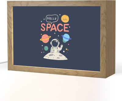 Nachtlampje 30x20 cm - Kinder lampje - Astronaut - Ruimte - Planeten - Tafellamp kinderkamer - Slaapkamer lamp - Bedlamp kinderen - Kinderlampje stopcontact - Wandlamp babykamer - Nachtlampjes