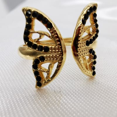 Ring - Vlinder - RVS - Verstelbaar - met zwart strass steentjes bij de vleugels. One-size