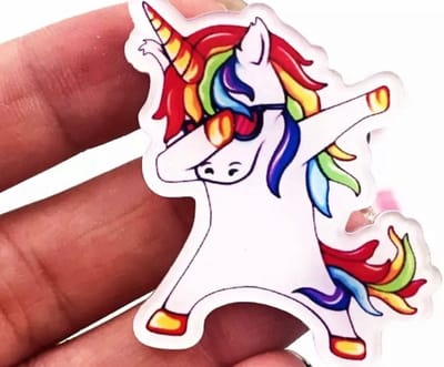 Akyol - Unicorn broche – eenhoorn broche - Eenhoorn - regenboog - pride - pride broche - lgbt - love is love - speld - speldbroche – fantasie – cadeau -kerst cadeau -unicorn speld voor jas