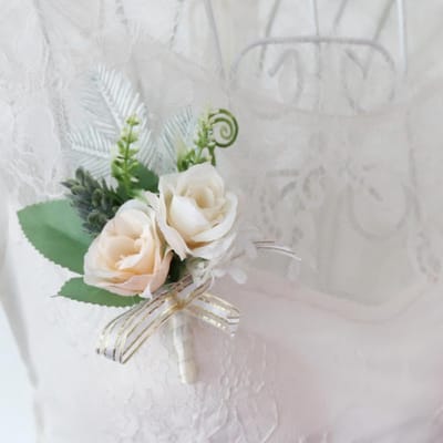 Bruidscorsage Rozen - Trouw Accessoire - Bruiloft Versiering - Bevestiging met clip - 9 x 14 x 5 cm