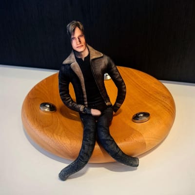 25cm Spel Resident Leon Kennedy Pluche Pop Spel Cosplay Abstracte Pluche Poppen Poppenkamer Decoratie Draad Anime Figuur Speelgoed Poppenfans Cadeaus orange
