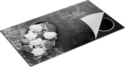 Chefcare Inductie Beschermer Bloemkool met Brocolli op Zwarte Marmer - Zwart Wit - 95x50 cm - Afdekplaat Inductie - Kookplaat Beschermer - Inductie Mat