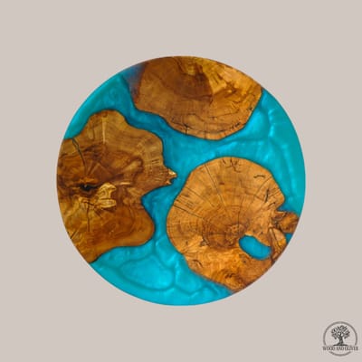 Wood and Olives - Olijfhouten Borrelplank Rond met Epoxy - Turquoise - Handgemaakt - 35 cm