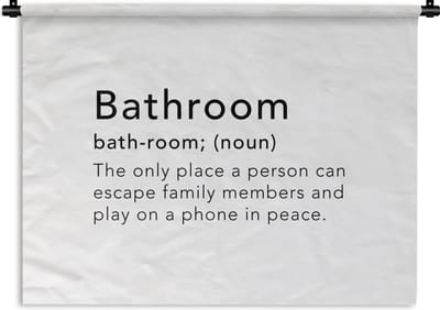 Wandkleed - Wanddoek - Spreuken - Quotes - The only place a person can escape family members - Bathroom - 120x90 cm - Wandtapijt