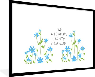 Fotolijst incl. Poster - I live in the garden I just sleep in the house - Spreuken - Quotes - 120x80 cm - Posterlijst