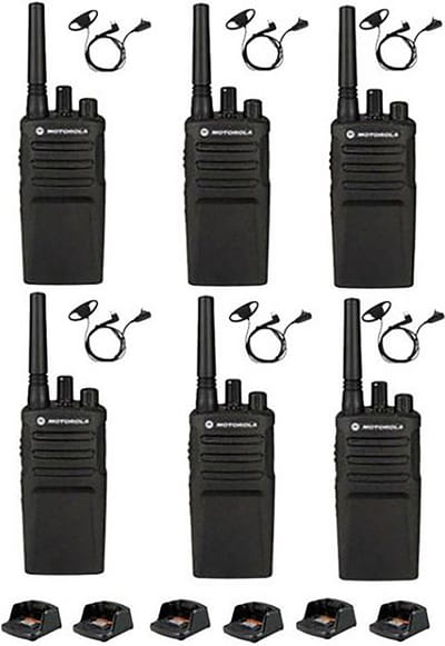 Set van 6 Motorola XT420 UHF IP55 PMR446 Portofoon met laders en D-shape oortje M1 2-pins