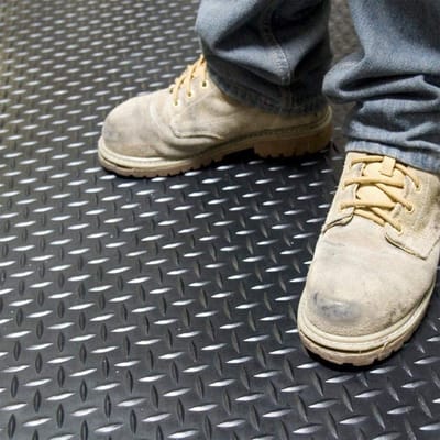 Robuuste Zwarte Rubbermat op Maat voor Diverse Toepassingen, Antislip en Slijtvast