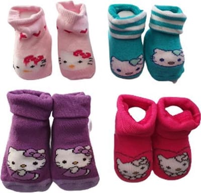 Hello Kitty Babysokken - Baby Sokken - Newborn - Sokjes - Babysokjes - Babysokken - 0 - 6  Maanden - Set van 2 - Assorti - Kerst / Sinterklaas / Verjaardag cadeau tip