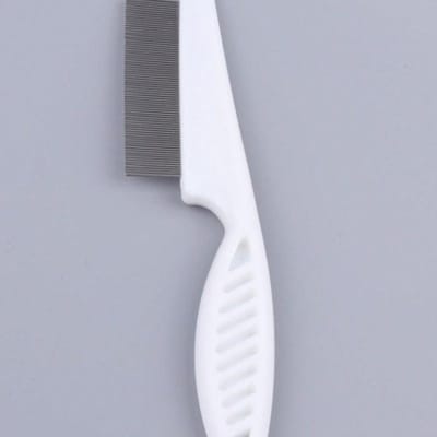 1 pièce Brosse Nettoyante Cheveux d'Animaux et Taches de Larmes 2-en-1 - Peigne Anti-Puces en Acier Inoxydable pour Chien et Chat, Convient aux Chiens et aux Chats 1pc White