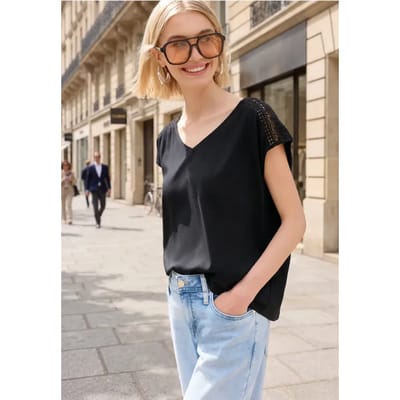 Blouse shirt met V-hals en kant