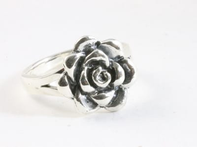 Zilveren ring met roos - maat 19.5