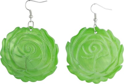 Behave Oorbel hanger 5cm lengte bewerkt met een bloemvormige schelp - roos