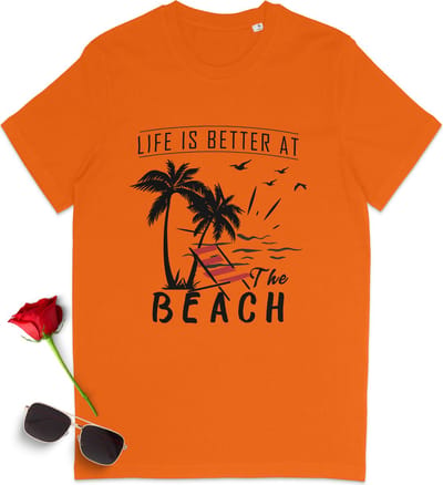 Zomer t shirt met print - Life is better at the beach - Heren en Dames t-shirt - Vrouwen Heren t-shirt met zomer opdruk - Unisex maten: S M L XL XXL XXXL - Tshirt kleuren: wit, oranje geel en licht blauw.