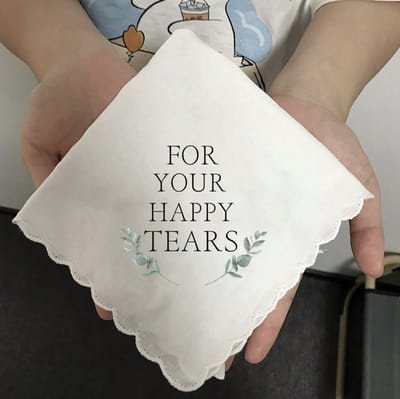 Bruidsaccessoire - Witte bruiloft zakdoek gemaakt van kant – “For Your Happy Tears” bruidsaccessoire