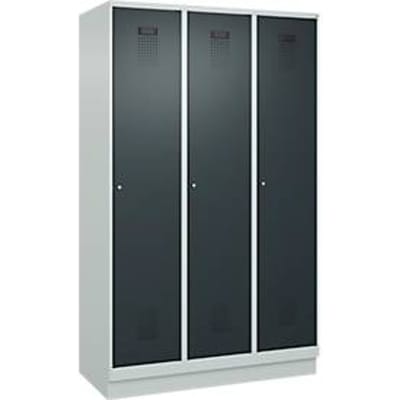 C+P Evolo Plus garderobekast, 3 vakken, 400 mm vakbreedte, met plint, rechts scharnierend, B 1200 x D 500 x H 1950 mm, cilinder, lichtgrijs/antracietgrijs
