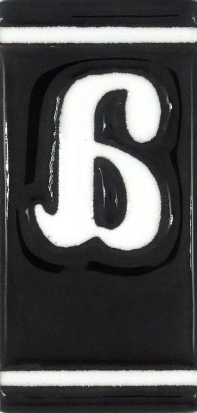 Huisnummer Letter - Keramiek Bordje - Adres Aanduiding - Handbeschilderd Design - 5 x 11 cm - Zwart