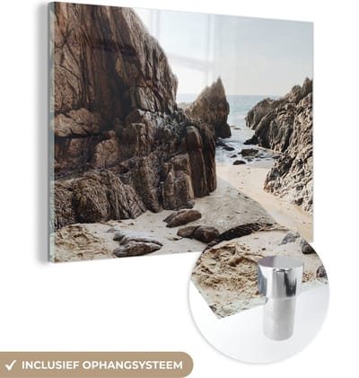 MuchoWow® Glasschilderij 160x120 cm - Schilderij acrylglas - Strand - Zomer - Rotsen - Foto op glas - Schilderijen
