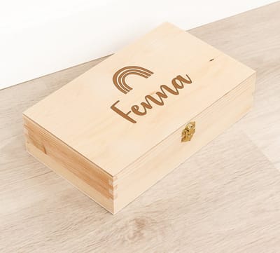 Houten kistje 'Fenna' Regenboog - Tekenkist - Herinneringsdoos - Kraamcadeau - Knutseldoos - Memorybox - Baby - Geboorte