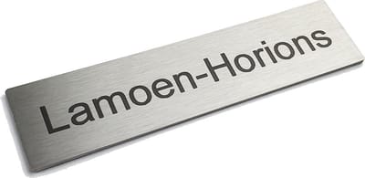 Kirinify – RVS Naambordje voordeur 10 x 2.5 cm – RVS naamplaatje brievenbus – Permanente lasergravering – Zelfklevend