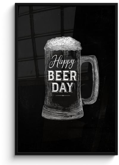 Poster in lijst - Fotolijst 80x120 cm - Posters - Bierpul - Witte krijtletters - Happy beer day - Posterlijst zwart - Decoratie - Wanddecoratie woonkamer - Muurdecoratie slaapkamer