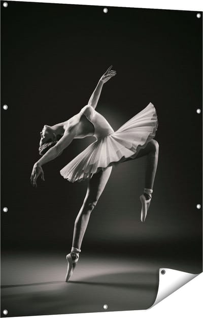 Gards Tuinposter Ballerina op Haar Tenen - Ballet - Zwart Wit - 90x120 cm - Tuindoek - Tuindecoratie - Wanddecoratie buiten - Tuinschilderij