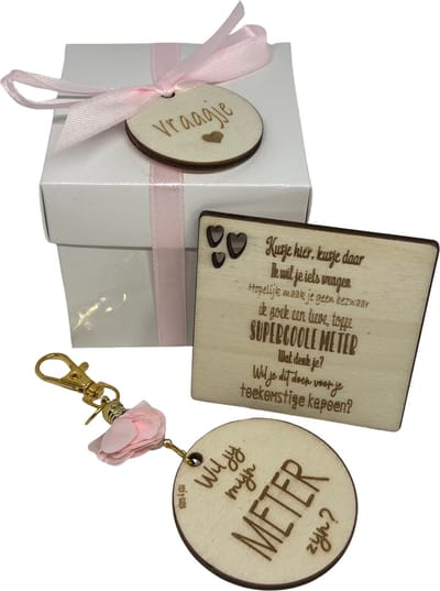 Cadeaudoosje Wil jij mijn METER zijn? | ROZE | Kusje hier kusje daar | sleutelhanger | meter vragen | meter worden | peettante vragen | peettante worden | cadeau | doosje met een vraag | geschenkbox