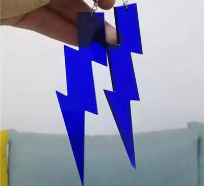 Akyol - Oorbellen blauwe bliksemschicht- blauw - oorbel- Cadeau- neon blauwe oorbellen neon blauwe oorbellen-Sieraad bliksem oorbellen–blauwe oorbel -foute feest-foute party-carnaval-90s -90´s -dames-kleur-verjaardag-cadeau-neon blauwe oorbel voor
