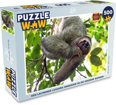 Puzzel Een lachende luiaard hangend in de groene bomen - Legpuzzel - Puzzel 500 stukjes