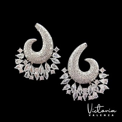 Victoria Valenza Milano Luxe Oorbellen Dames Messing Oorhangers Dames Oorringen - Witte Steen - Kleur Zilver - 1 Paar