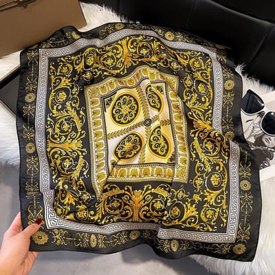 70x70cm Foulard en Soie Douce pour Femme Motif Camélia Luxe Foulard en Satin Polyvalent Protection Solaire Châle Turban One Size brown