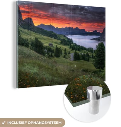MuchoWow® Glasschilderij 40x30 cm - Schilderij acrylglas - Gras - Bergen - Avond - Foto op glas - Schilderijen