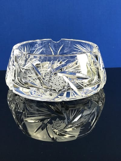 Luxe Kristallen Asbak – Klassiek Geslepen en Elegant Design