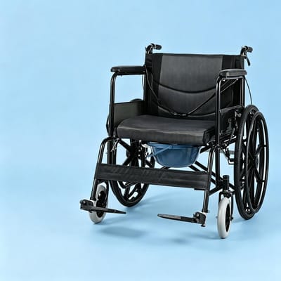 Lichtgewicht opvouwbare rolstoel Verbeterde mobiliteitsondersteuning Stevig en duurzaam Comfortabele bekleding Armleuningen Zwart Zithoogte 50 cm